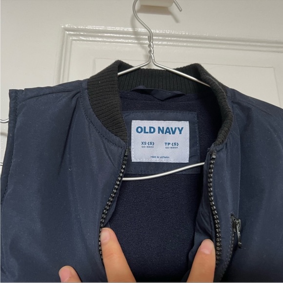 Old navy vest NWOT - Picture 2 of 6